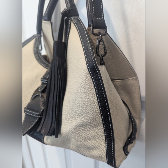 Vittoria Napoli Convertible Bag - Picture 5 of 15